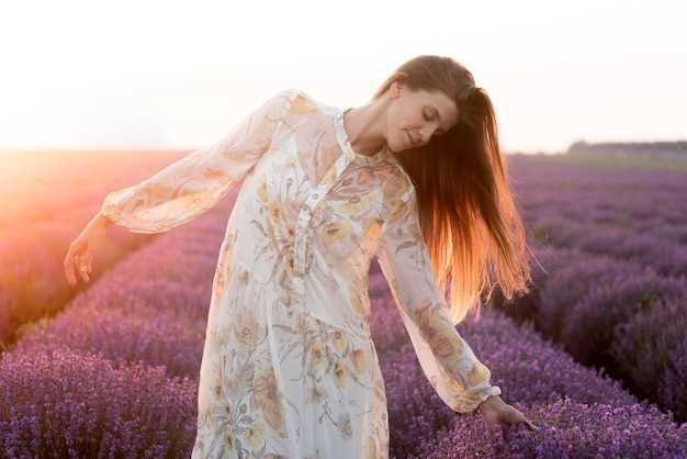 What Color to Wear in a Lavender Field?