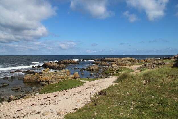 What is there to see between Warrnambool and Mt Gambier?